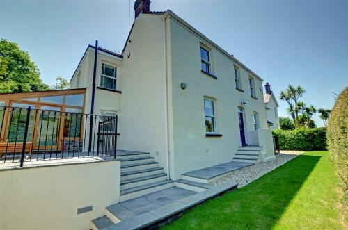 Croyde Villa Sleeps 10 With Wifi