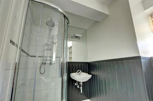 Croyde Villa Sleeps 10 With Wifi