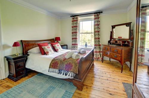 Croyde Villa Sleeps 10 With Wifi