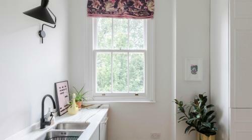 Apartamento Plum Guide - The Feminine Mystique