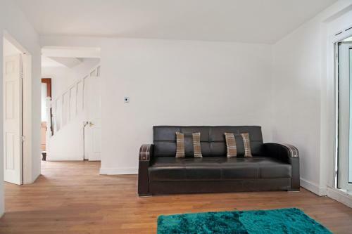 Dagenham 4 Bedhouse Rm10