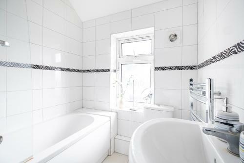 Dagenham 4 Bedhouse Rm10