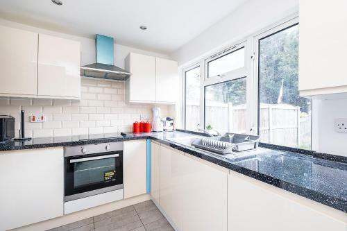 Dagenham 4 Bedhouse Rm10