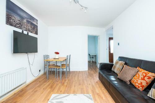Dagenham 4 Bedhouse Rm10