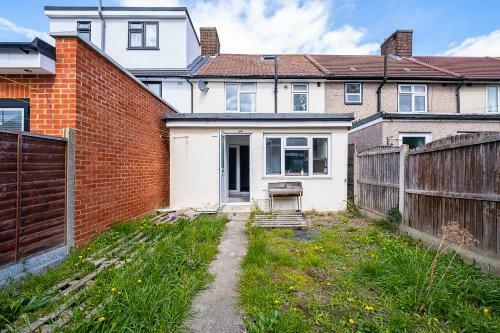Dagenham 4 Bedhouse Rm10