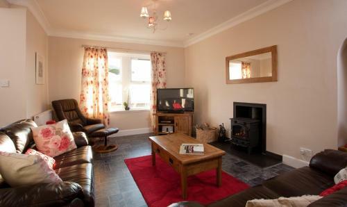 Rowan Tree Cottage With Hot Tub Near Cupar Fife