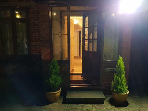Beautiful 3-bed House In Dagenham