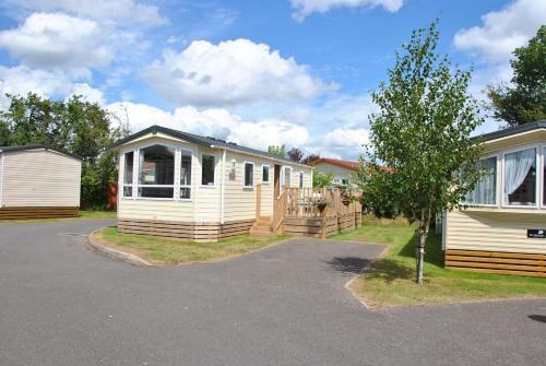 Lodge Blue Water Breaks - Dawlish Warren