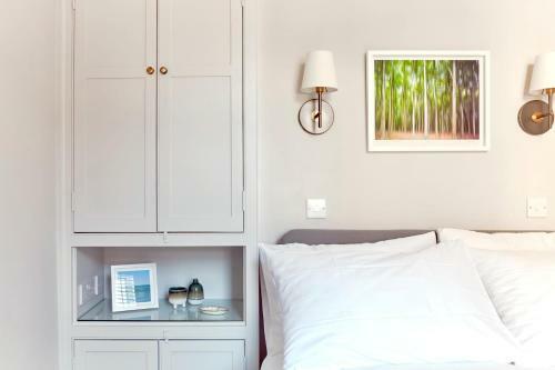 Spacious Beach Front Apartment With Stunning Sea Views