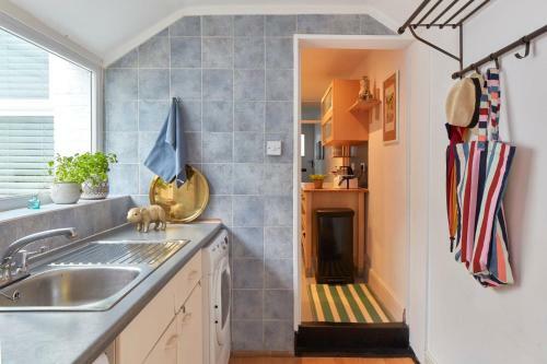 Pebble Cottage - A Few Mins To The Beach