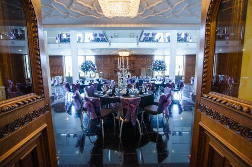 The Saddleworth Hotel