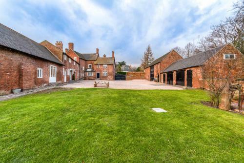 Donisthorpe Villa Sleeps 20 Wifi