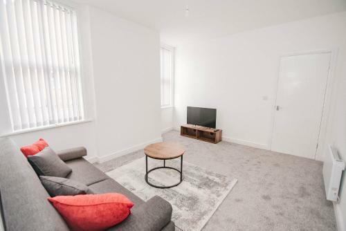 Florence Avenue, Apartment 1
