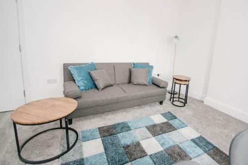 Florence Avenue, Apartment 2