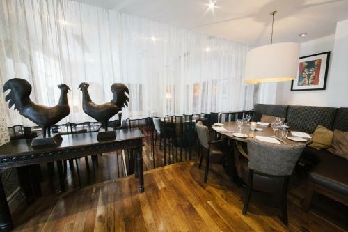 Hostal Forest Hotel