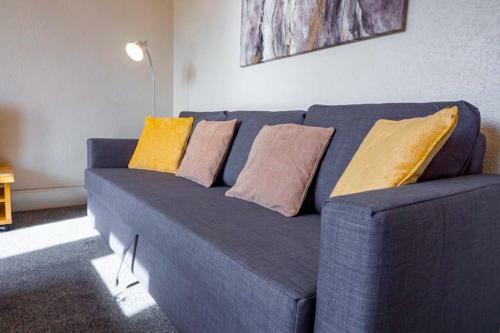 ? Bright, 2 Bedroom West End Apartment ?