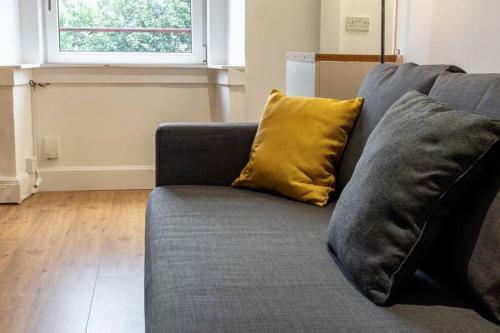 ?bright Apartment, Near University + City Centre?