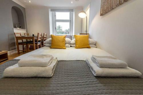 ?bright Apartment, Near University + City Centre?