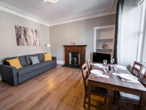 Apartamento New Superhost Listing: Bright Flat Nr. University