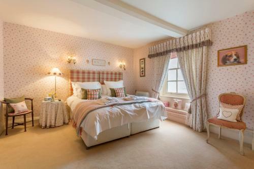 Dursley Chateau Sleeps 18 Pool Wifi
