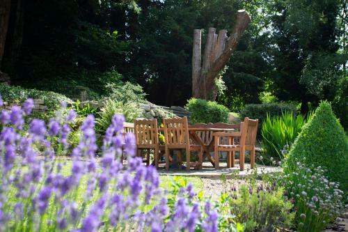 Dursley Chateau Sleeps 18 Pool Wifi