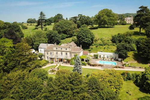 Dursley Chateau Sleeps 18 Pool Wifi