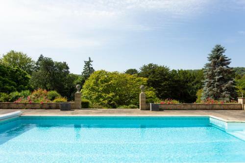Dursley Chateau Sleeps 18 Pool Wifi