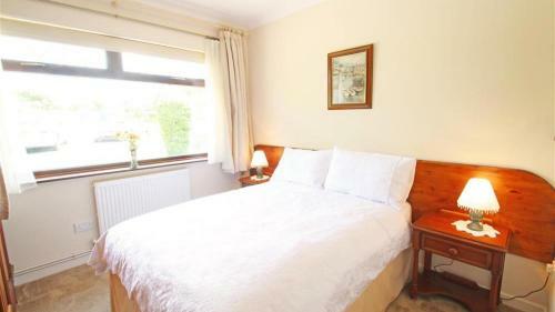 Green Meadows Annexe, Three Crosses