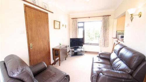 Green Meadows Annexe, Three Crosses