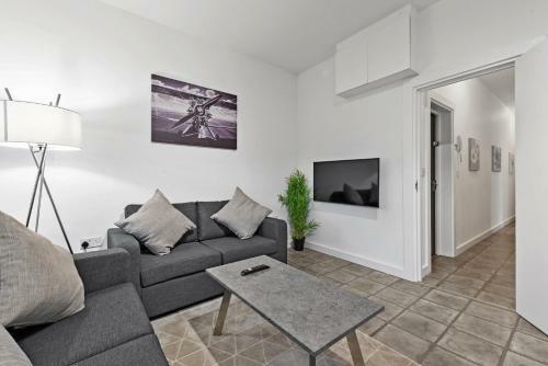 West Ealing Serviced Apartment - 2 Bedroom 2 Bath Parking Near Station
