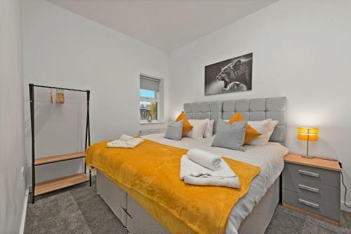 West Ealing Serviced Apartment - 2 Bedroom 2 Bath Parking Near Station