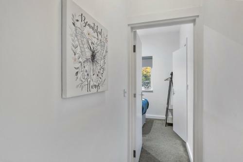 West Ealing Serviced Apartment - 2 Bedroom 2 Bath Parking Near Station