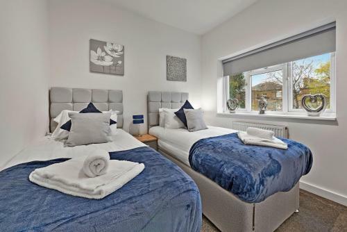 West Ealing Serviced Apartment - 2 Bedroom 2 Bath Parking Near Station