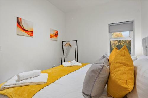 West Ealing Serviced Apartment - 2 Bedroom 2 Bath Parking Near Station