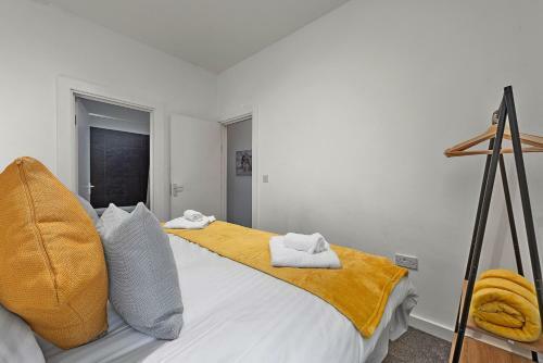 West Ealing Serviced Apartment - 2 Bedroom 2 Bath Parking Near Station