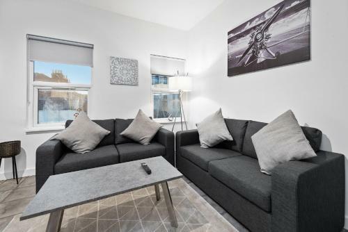 West Ealing Serviced Apartment - 2 Bedroom 2 Bath Parking Near Station