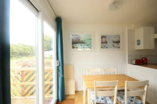 7c Medmerry Park 2 Bedroom Chalet - No Manual Workers Allowed