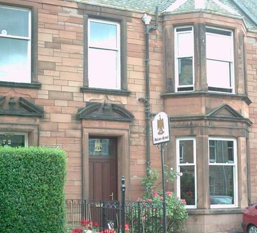 Hostal Falcon Crest Guest House