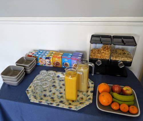 Hostal Falcon Crest Guest House