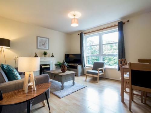 Bright & Tranquil Apartment Close To City Centre