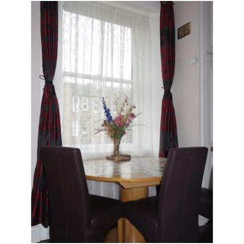 Goldenacre Private Room (Homestay)