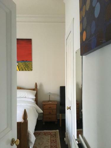 Goldenacre Private Room (Homestay)
