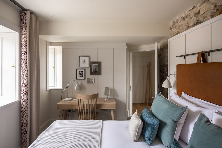 Cheval Abbey Strand Apartments, At Holyrood