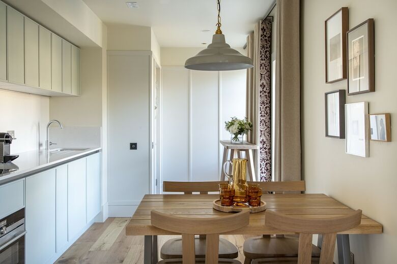 Cheval Abbey Strand Apartments, At Holyrood