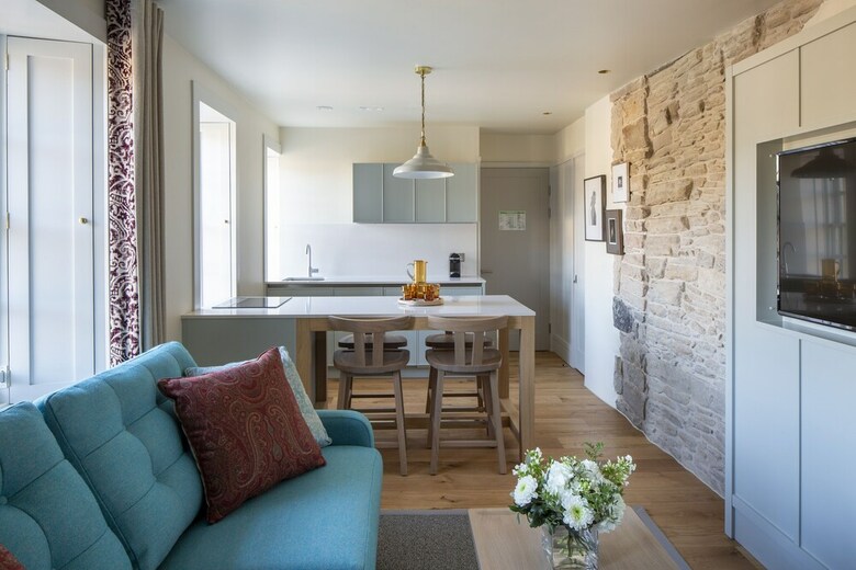 Cheval Abbey Strand Apartments, At Holyrood