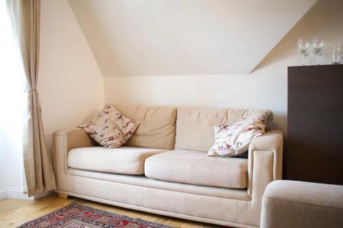 Modern & Charming 2 Bed Old Town Apartment - 2 Bed