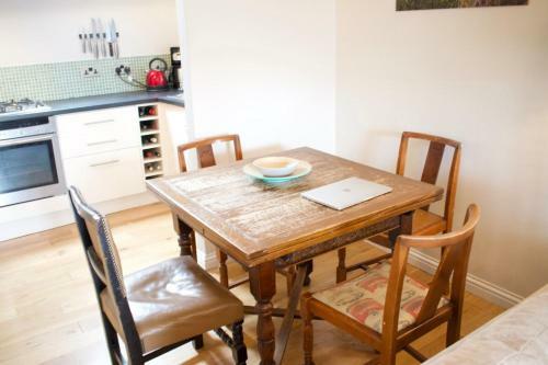 Modern & Charming 2 Bed Old Town Apartment - 2 Bed