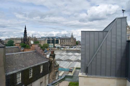 Modern & Charming 2 Bed Old Town Apartment - 2 Bed