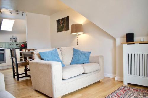 Modern & Charming 2 Bed Old Town Apartment - 2 Bed