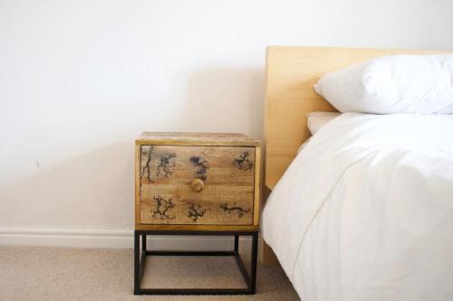 Modern & Charming 2 Bed Old Town Apartment - 2 Bed